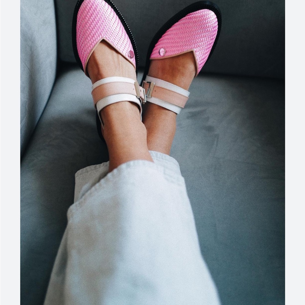 Inch2 Sweet Pink Closed Toe Sandals size 38